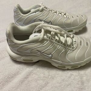 Nike White Air Max Plus 6.5 women’s sneaker